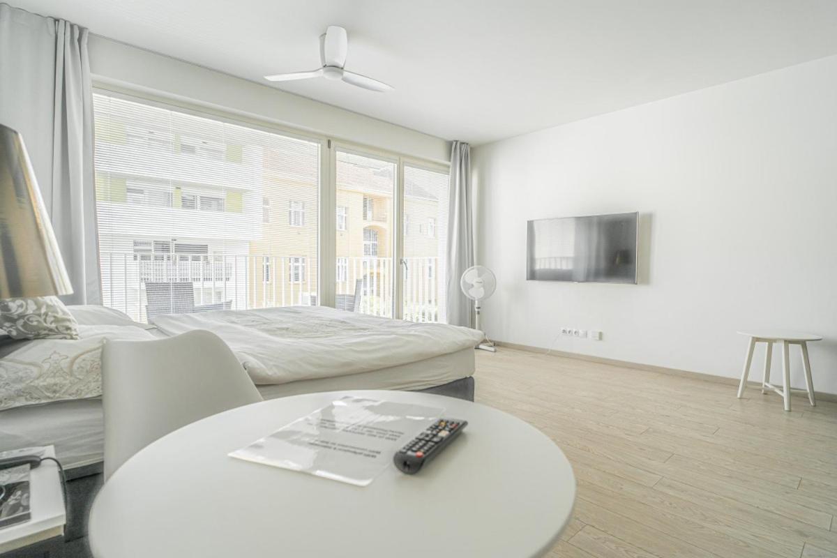 Apartment Karel With Garage Parking Praga Exterior foto